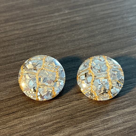 Vintage Silver Tinsel Confetti Lucite Clip On Earrings 1 1/8” - Picture 1 of 6